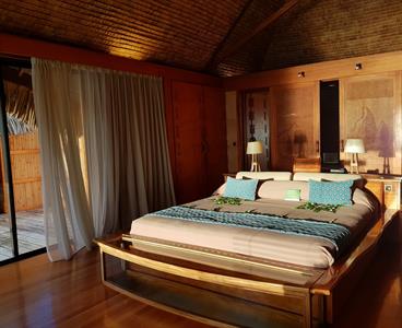 Le Taha'a by Pearl Resorts - Overwater Suite
Le Taha'a by Pearl Resorts